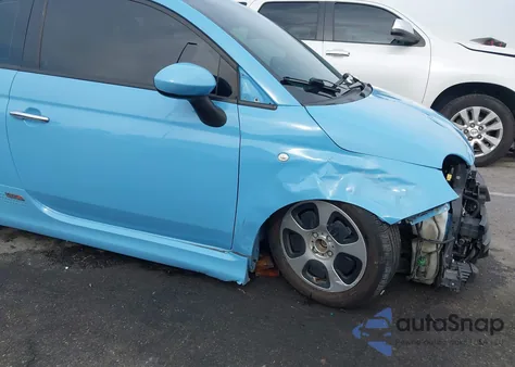 2015 Fiat 500E Battery Electric z USA, uszkodzony, nr VIN 3C3CFFGE0FT555501